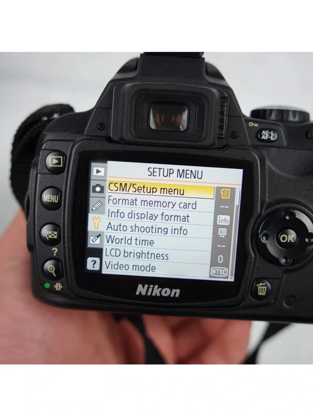 Nikon D40x DSLR Camera 10.2MP Nikon AFS 18-55mm Lens W/ 2 Batterries Bag Mint